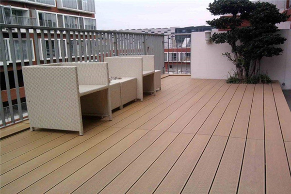 户外高阻竹地板和木地板有什么性能优势？